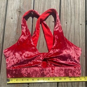 Fabletics Oasis Twist Sports Bra - velvet red